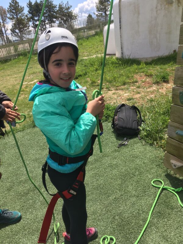 Escalada en rocódromo en Port del Comte