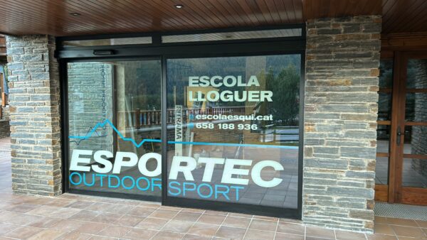Ski and snowboard equipment rental in La Molina