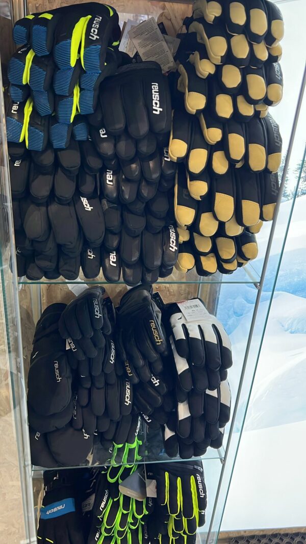 Ski and snowboard equipment rental in La Molina
